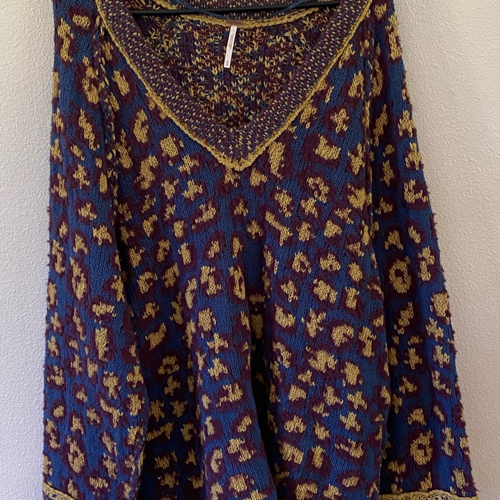 Stylish Off-the-Shoulder Sweater - Blue and Gold